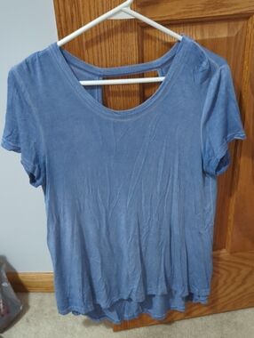 Olive & Oak Scoop Neck Short Sleeve Tee in Dusty Blue